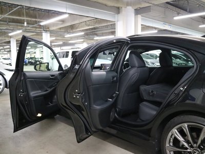 2021 Lexus IS — миниатюра 18