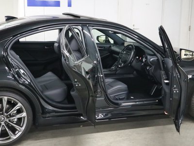 2021 Lexus IS — миниатюра 15