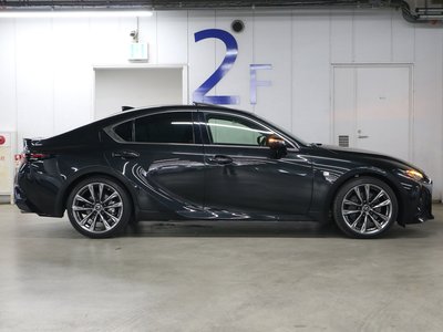 2021 Lexus IS — миниатюра 12