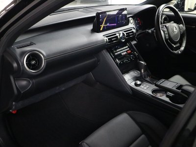 2021 Lexus IS — миниатюра 19