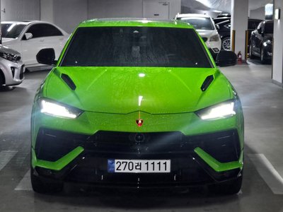 LAMBORGHINI URUS - 1