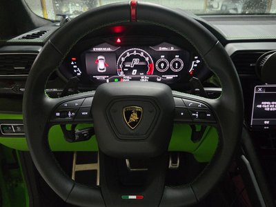 LAMBORGHINI URUS - 9