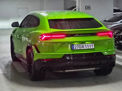 LAMBORGHINI URUS - 5