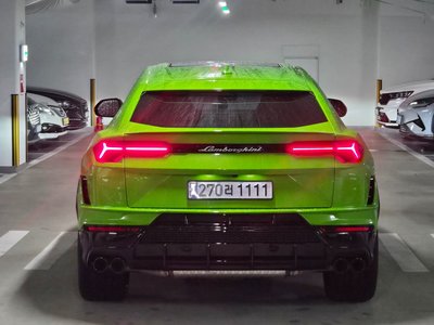LAMBORGHINI URUS - 6