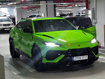 LAMBORGHINI URUS - 2