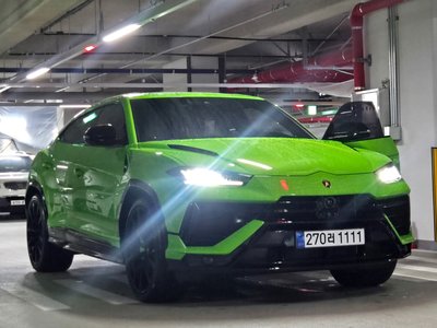 LAMBORGHINI URUS - 3