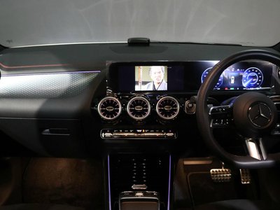 MERCEDES-BENZ EQA - 8