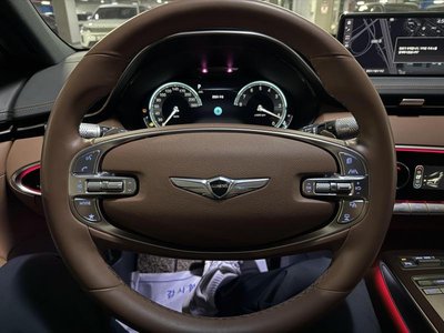 2023 Genesis GV70 photo 7