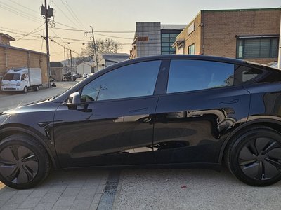 TESLA MODEL Y - 6