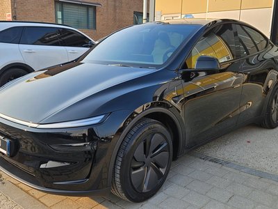 TESLA MODEL Y - 10