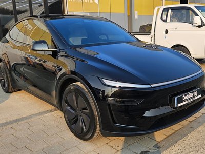 TESLA MODEL Y - 9