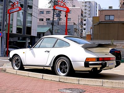 PORSCHE 911 - 4