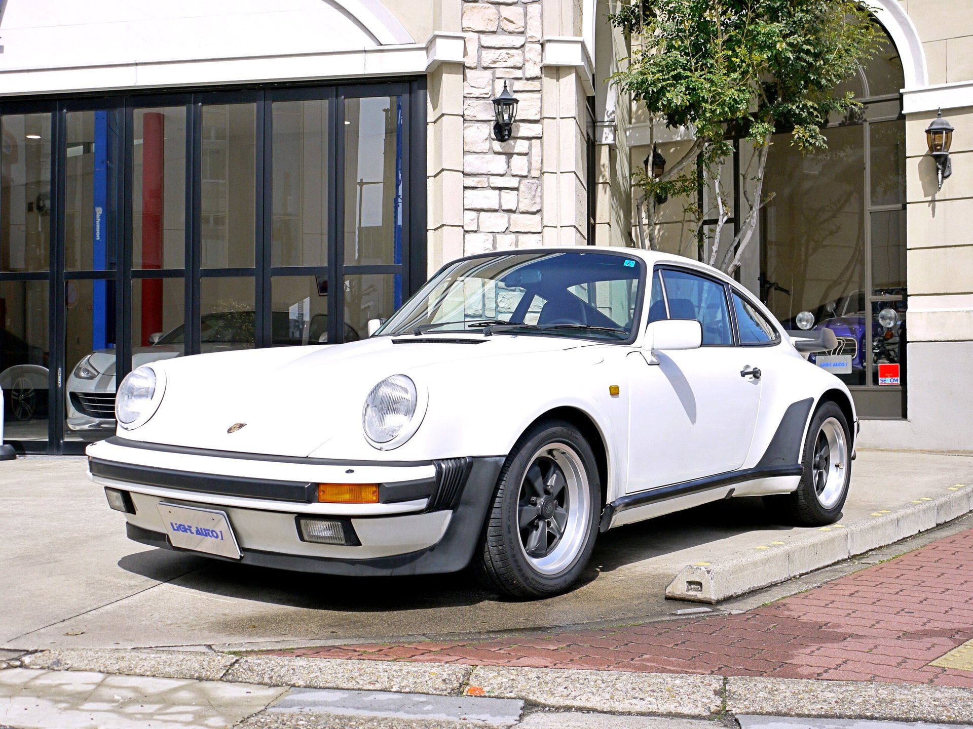 PORSCHE 911 - View 1