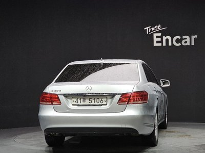 MERCEDES-BENZ E-CLASS - 4