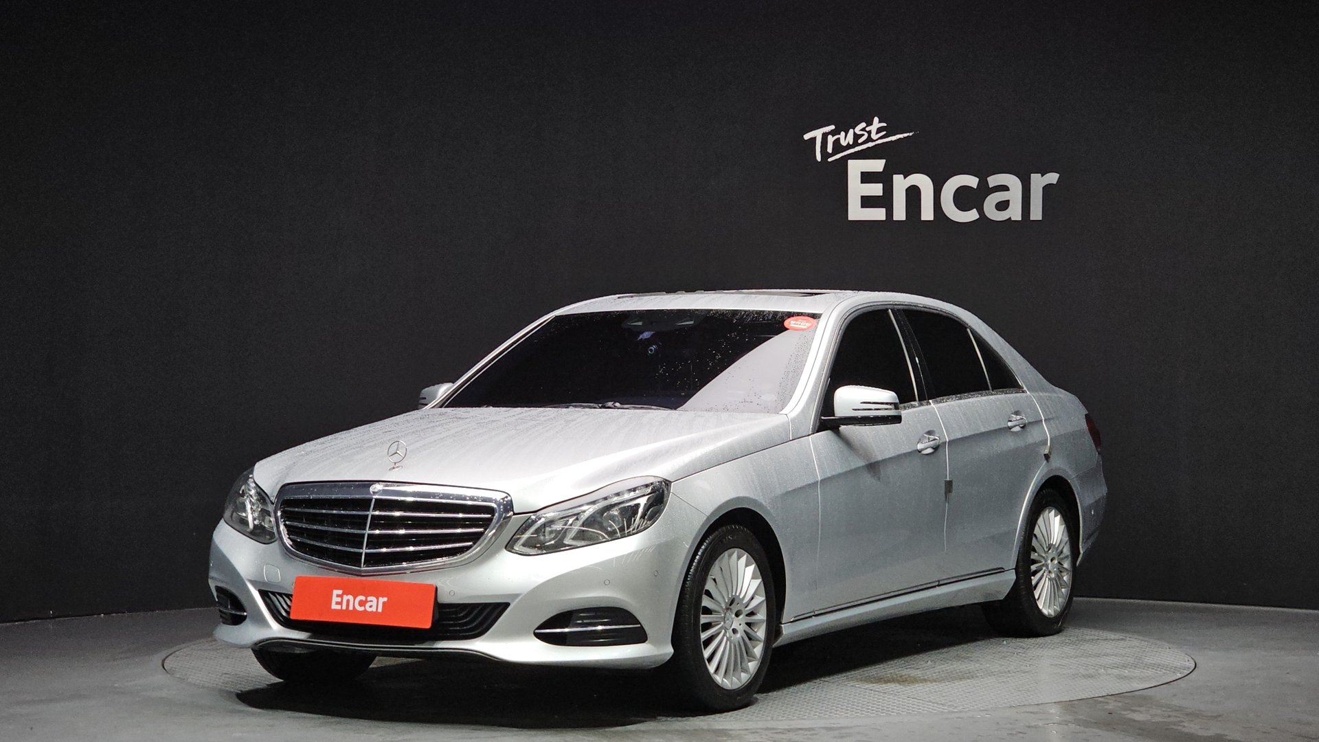 MERCEDES-BENZ E-CLASS - View 1