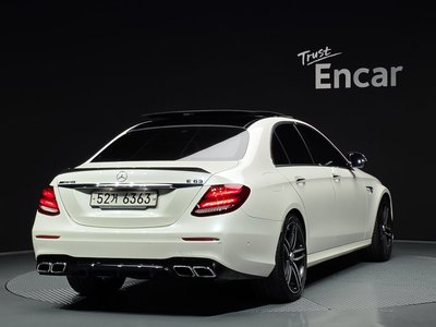 MERCEDES-BENZ E-CLASS - 3