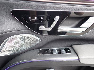 MERCEDES-BENZ EQS - 10