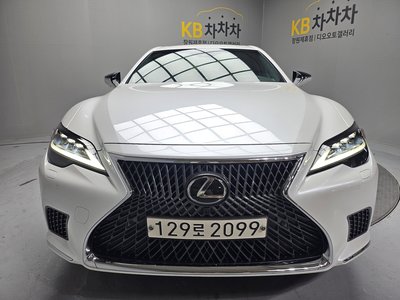 صورة 4 لـ 2022 Lexus LS