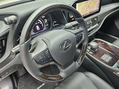 صورة 10 لـ 2022 Lexus LS