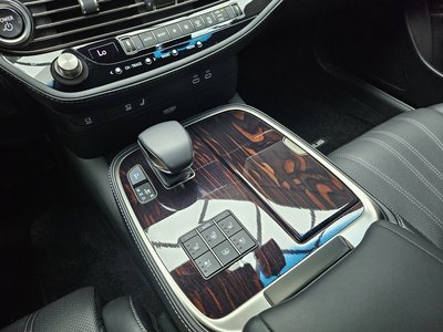 صورة مصغرة 13 لـ 2022 Lexus LS