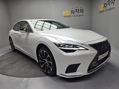صورة 6 لـ 2022 Lexus LS