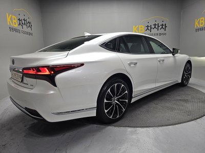 صورة 3 لـ 2022 Lexus LS