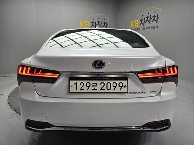 صورة 5 لـ 2022 Lexus LS