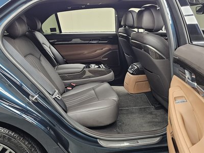2021 Genesis G90 — миниатюра 17
