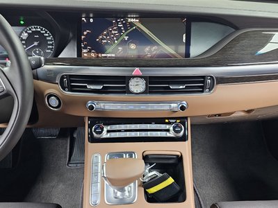 2021 Genesis G90 — миниатюра 18
