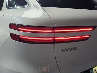 صورة 10 لـ 2021 Genesis GV70