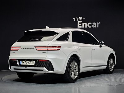 صورة 4 لـ 2021 Genesis GV70