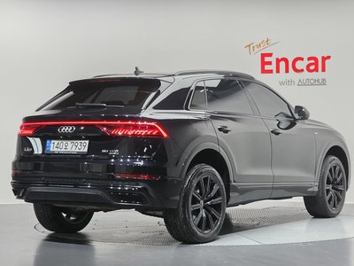 AUDI Q8 - 4