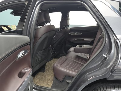 2021 Genesis GV70 — миниатюра 18