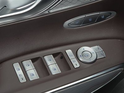 2021 Genesis GV70 — миниатюра 25