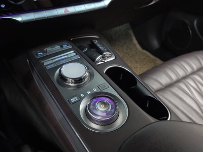 2021 Genesis GV70 — миниатюра 12