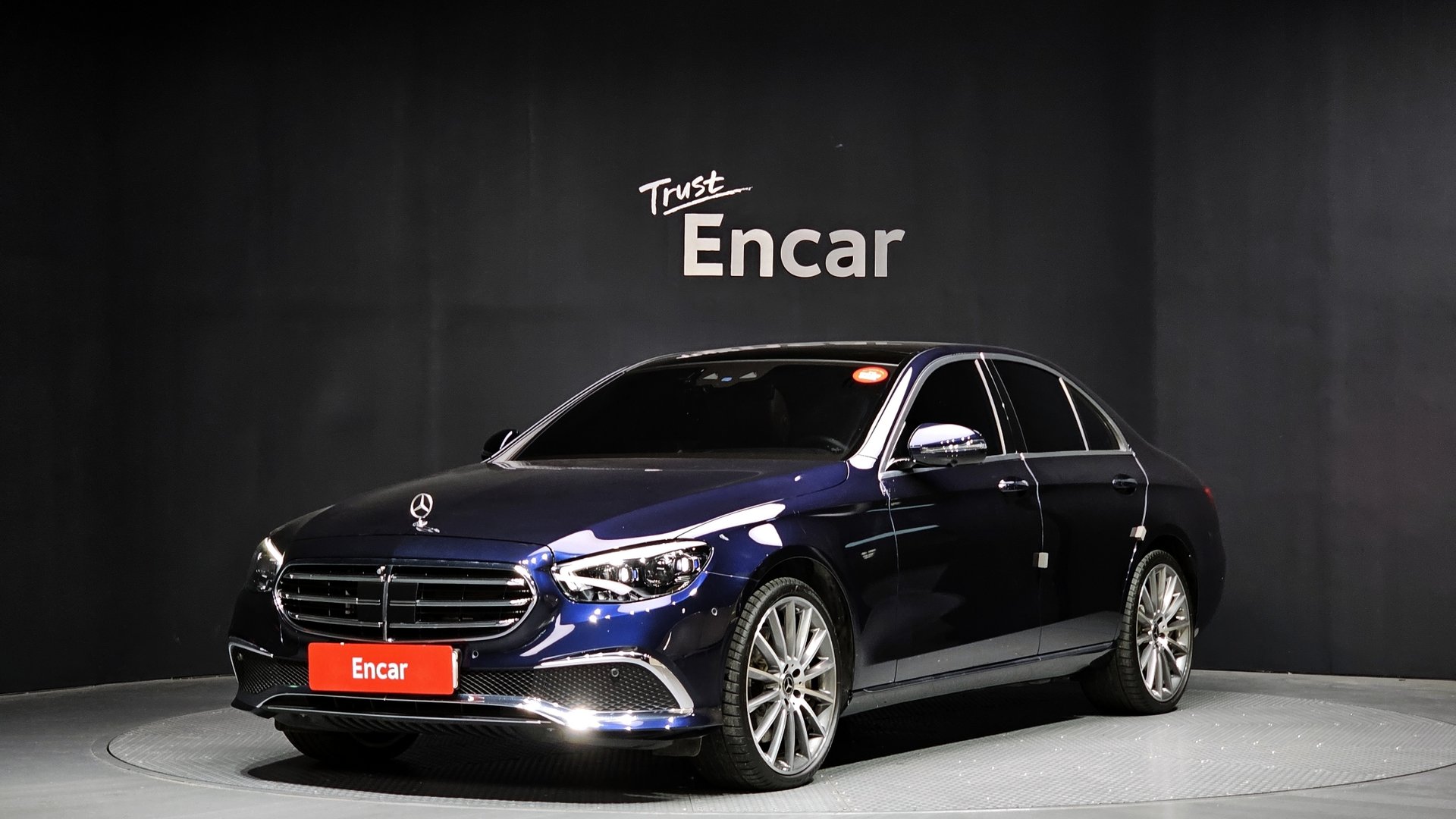 MERCEDES-BENZ E-CLASS - View 1