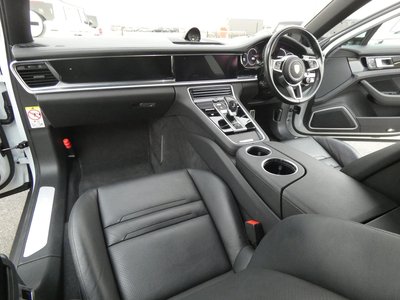 PORSCHE PANAMERA - 4