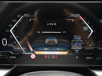2026 BMW 7 SERIES photo 8