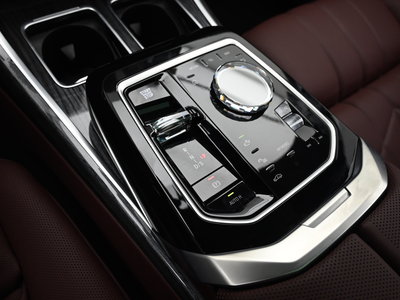 2026 BMW 7 SERIES photo 9