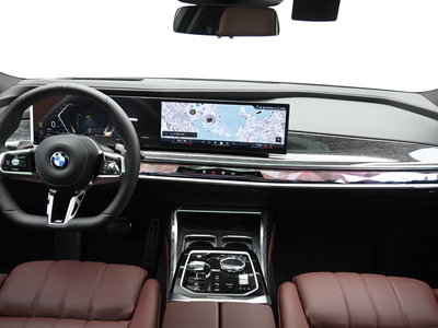2026 BMW 7 SERIES photo 2