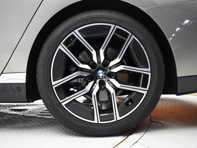 2026 BMW 7 SERIES photo 6