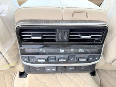 صورة مصغرة 43 لـ 2025 Toyota LAND CRUISER 300