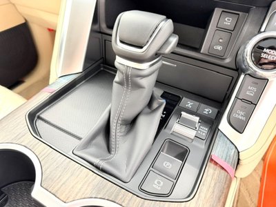 صورة مصغرة 30 لـ 2025 Toyota LAND CRUISER 300