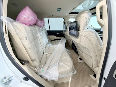 صورة 5 لـ 2025 Toyota LAND CRUISER 300
