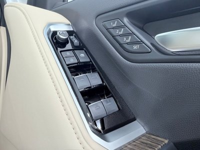 صورة مصغرة 36 لـ 2025 Toyota LAND CRUISER 300