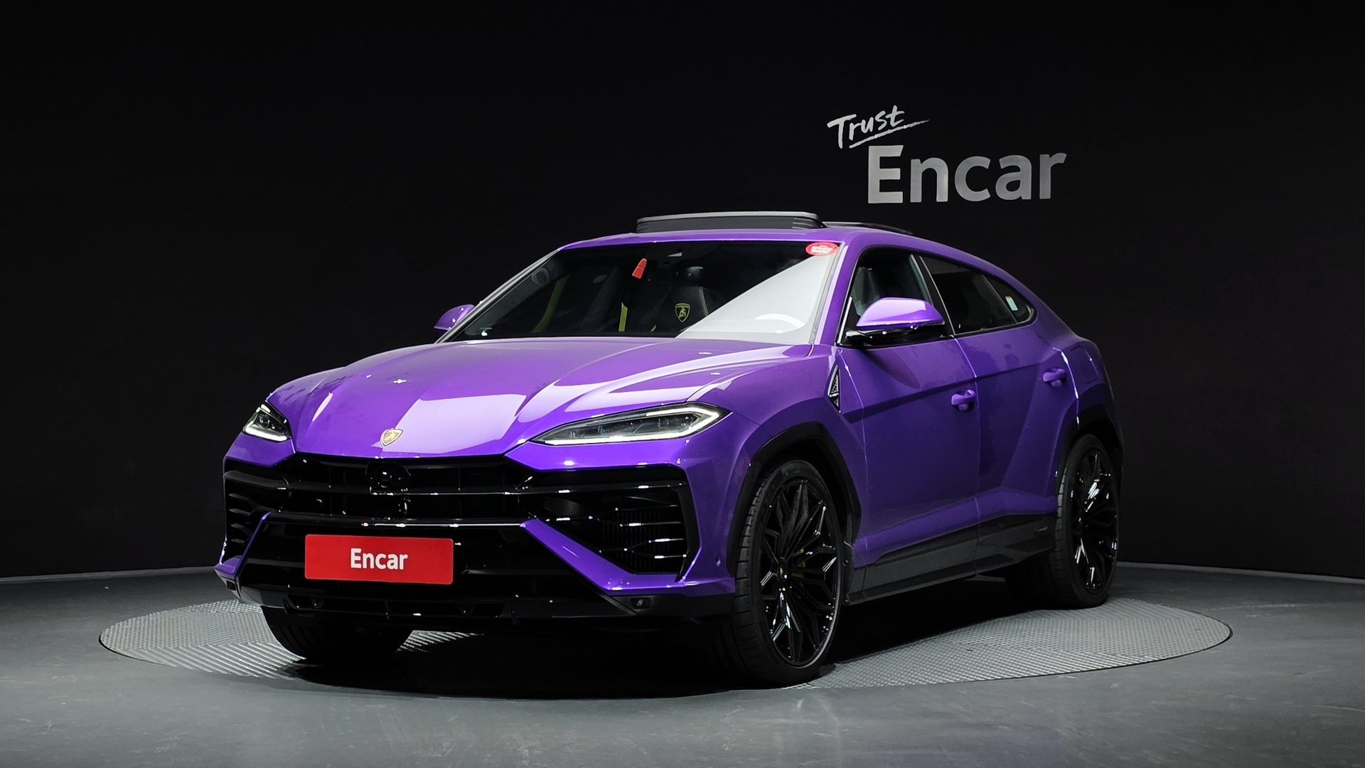 LAMBORGHINI URUS - View 1