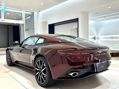 ASTON MARTIN DB11 - 6