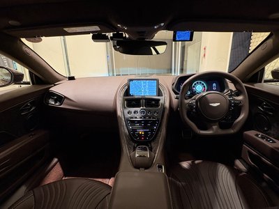 ASTON MARTIN DB11 - 2