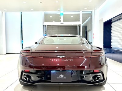 ASTON MARTIN DB11 - 8