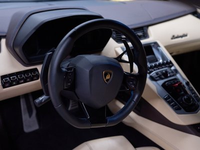 LAMBORGHINI AVENTADOR - 5